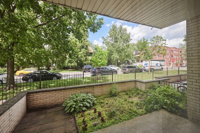 7074 N RIDGE Boulevard 1E, Chicago, IL 60645