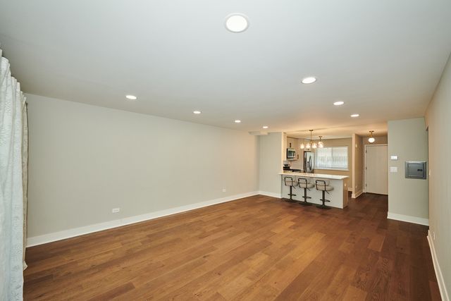 7074 N RIDGE Boulevard 1E, Chicago, IL 60645