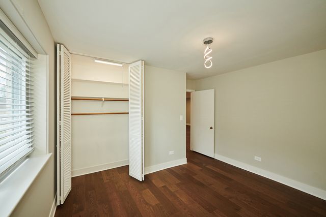 7074 N RIDGE Boulevard 1E, Chicago, IL 60645