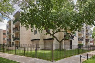 7074 N RIDGE Boulevard 1E, Chicago, IL 60645