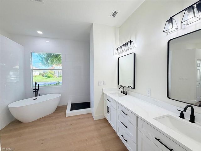 11001 Sea Tropic LN, Fort Myers, FL 33908