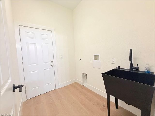 11001 Sea Tropic LN, Fort Myers, FL 33908