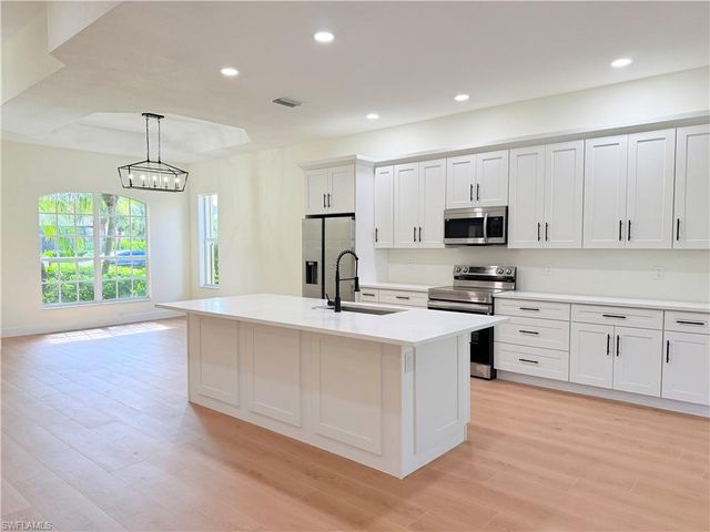 11001 Sea Tropic LN, Fort Myers, FL 33908
