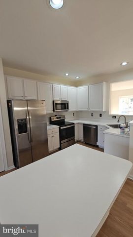 6852 DRIFTON CT, Centreville, VA 20121