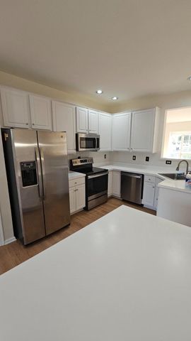 6852 DRIFTON CT, Centreville, VA 20121