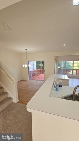 6852 DRIFTON CT, Centreville, VA 20121