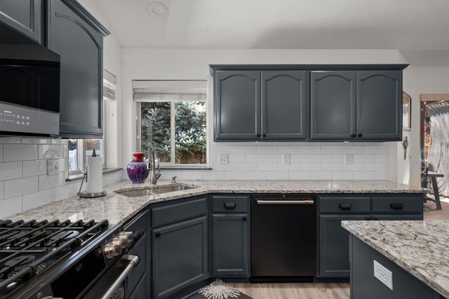 9110 N JAMES Ct, Spokane, WA 99208