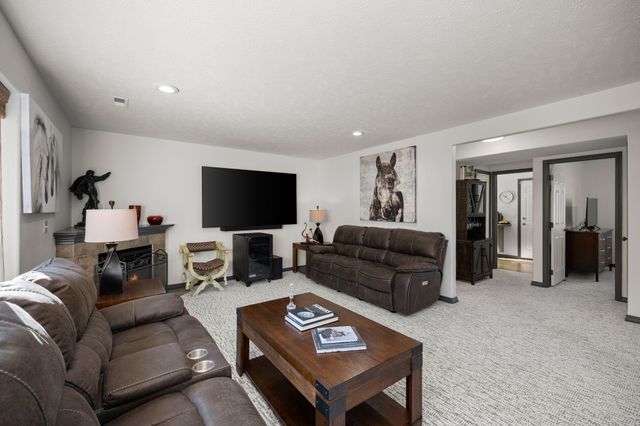 9110 N JAMES Ct, Spokane, WA 99208