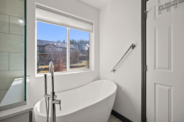 9110 N JAMES Ct, Spokane, WA 99208