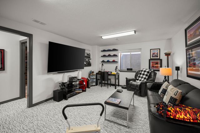 9110 N JAMES Ct, Spokane, WA 99208