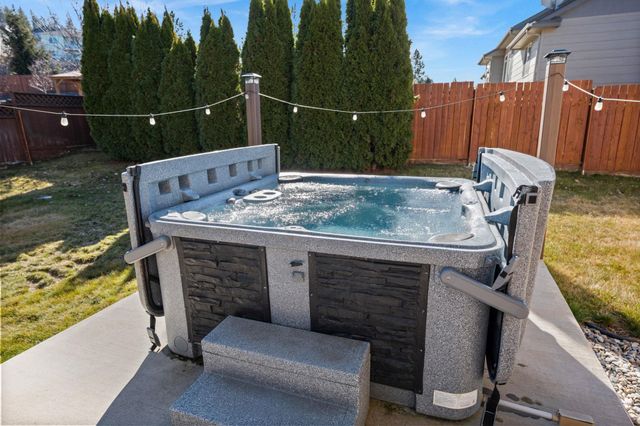 9110 N JAMES Ct, Spokane, WA 99208