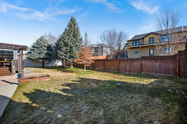 9110 N JAMES Ct, Spokane, WA 99208