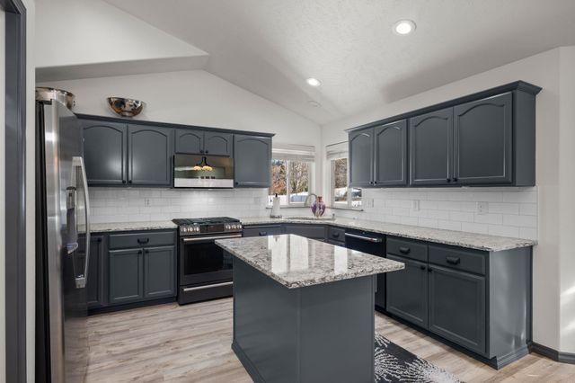 9110 N JAMES Ct, Spokane, WA 99208