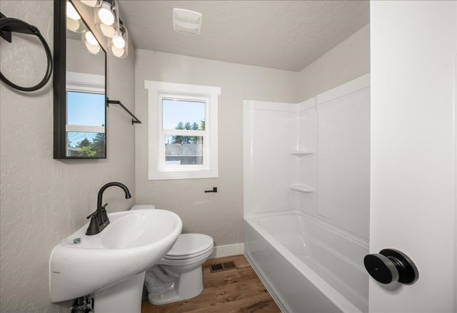 1005 S Century Rd, Spokane Valley, WA 99037