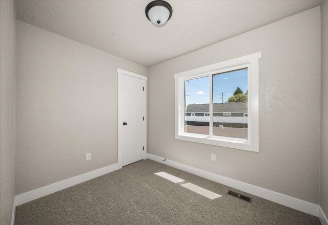 1005 S Century Rd, Spokane Valley, WA 99037