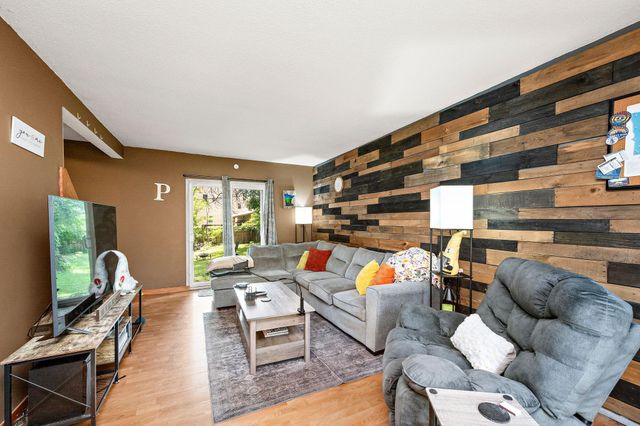 774 Roselawn Avenue E, Maplewood, MN 55117