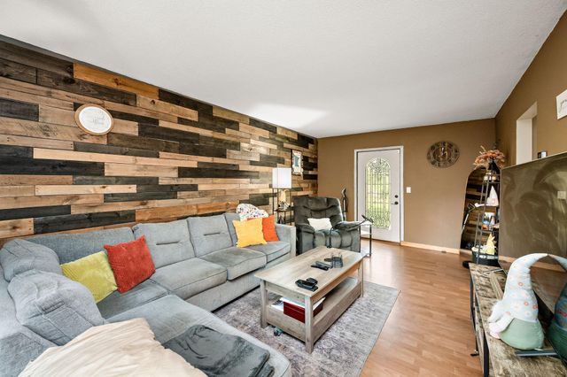 774 Roselawn Avenue E, Maplewood, MN 55117