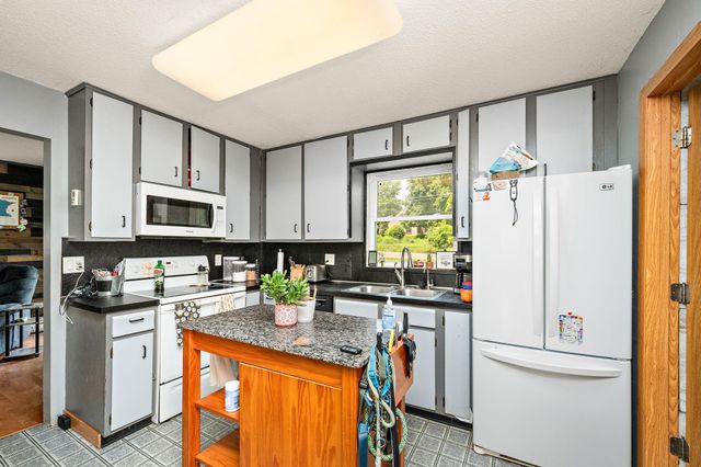 774 Roselawn Avenue E, Maplewood, MN 55117