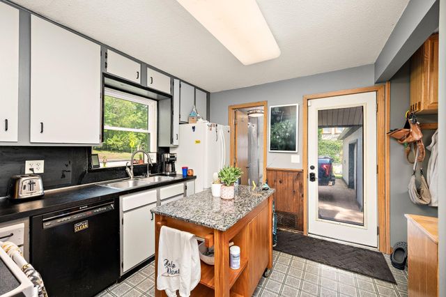 774 Roselawn Avenue E, Maplewood, MN 55117