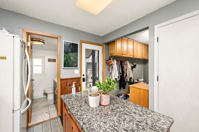 774 Roselawn Avenue E, Maplewood, MN 55117