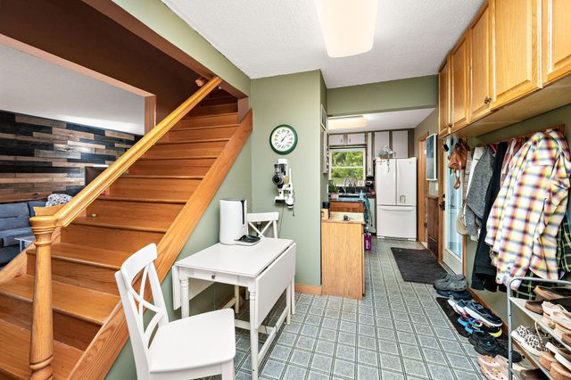 774 Roselawn Avenue E, Maplewood, MN 55117