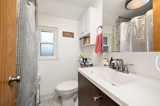 774 Roselawn Avenue E, Maplewood, MN 55117