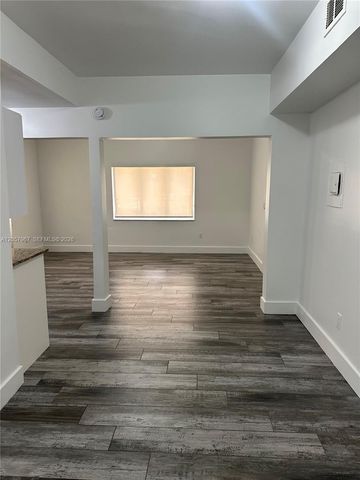 2500 NE 192nd St 6, Miami, FL 33180