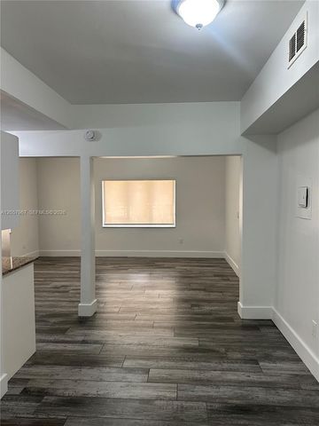 2500 NE 192nd St 6, Miami, FL 33180