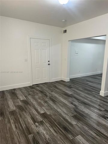 2500 NE 192nd St 6, Miami, FL 33180