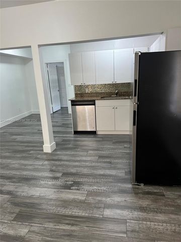 2500 NE 192nd St 6, Miami, FL 33180