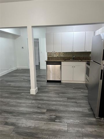 2500 NE 192nd St 6, Miami, FL 33180
