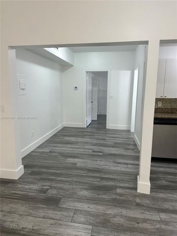 2500 NE 192nd St 6, Miami, FL 33180