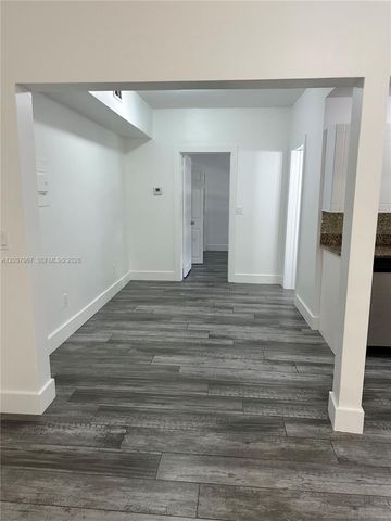 2500 NE 192nd St 6, Miami, FL 33180