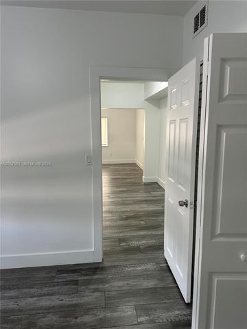 2500 NE 192nd St 6, Miami, FL 33180
