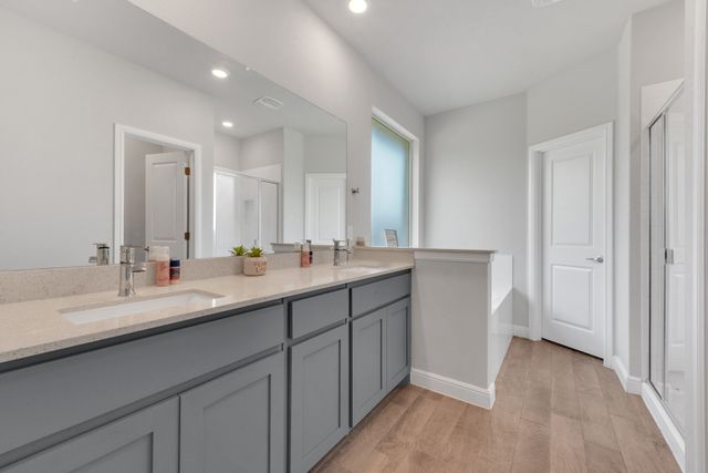300 Clayton Street, Glenn Heights, TX 75154