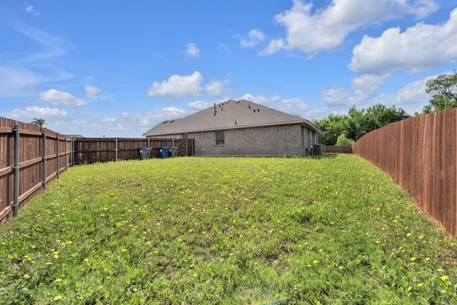 300 Clayton Street, Glenn Heights, TX 75154