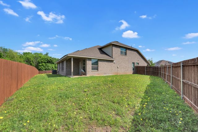 300 Clayton Street, Glenn Heights, TX 75154