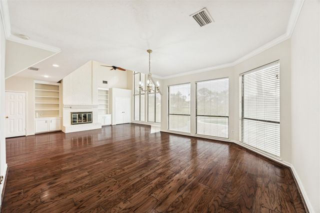 2102 N Fountain Valley Drive, Missouri City, TX 77459