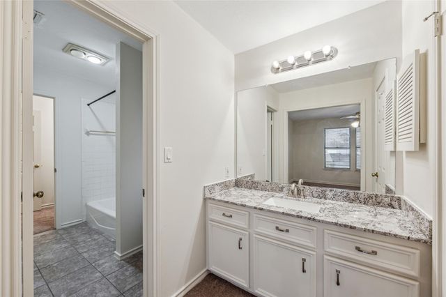 2102 N Fountain Valley Drive, Missouri City, TX 77459