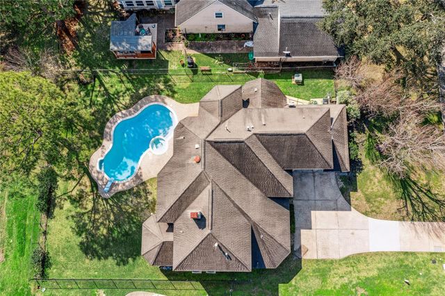 2102 N Fountain Valley Drive, Missouri City, TX 77459