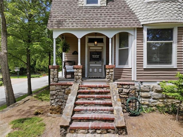 706 W Wall Street, Harrisonville, MO 64701