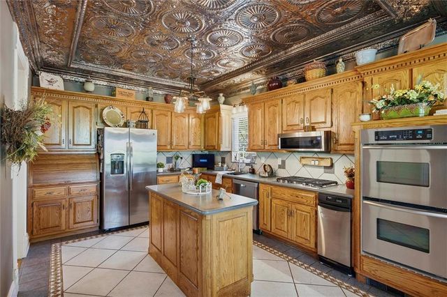 706 W Wall Street, Harrisonville, MO 64701