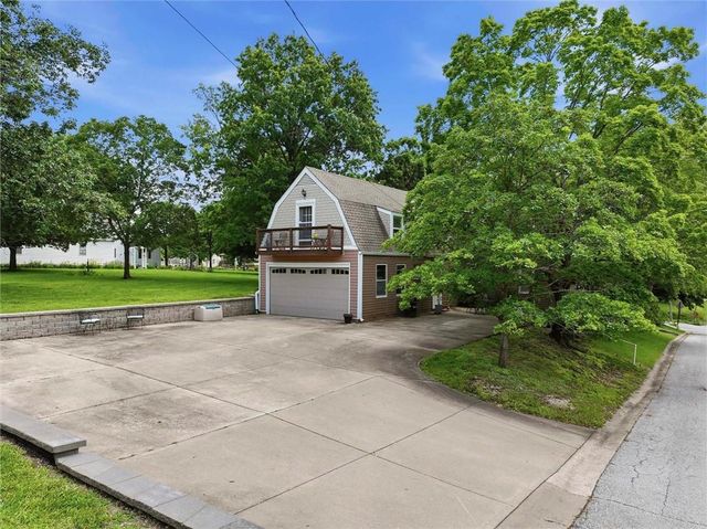 706 W Wall Street, Harrisonville, MO 64701