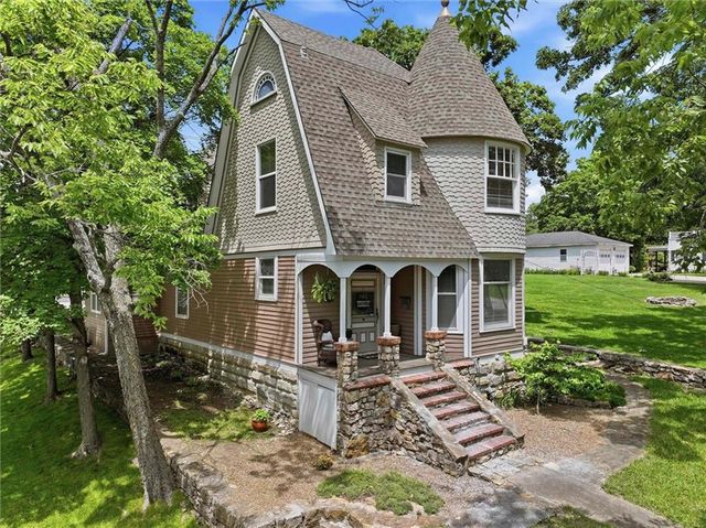 706 W Wall Street, Harrisonville, MO 64701