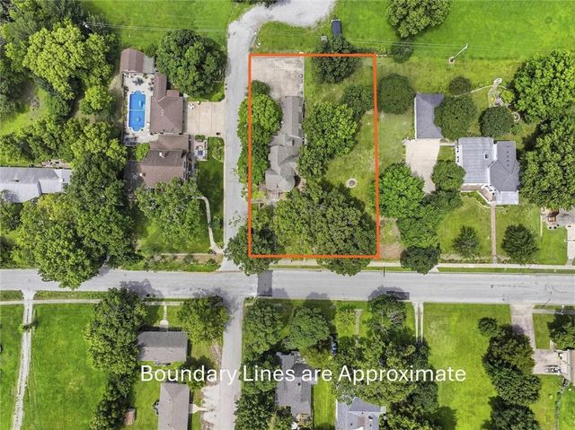 706 W Wall Street, Harrisonville, MO 64701