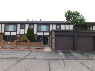 406 Country Club Drive 66, St. Clair Shores, MI 48082