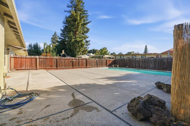 4058 Five Mile Dr, Stockton, CA 95219