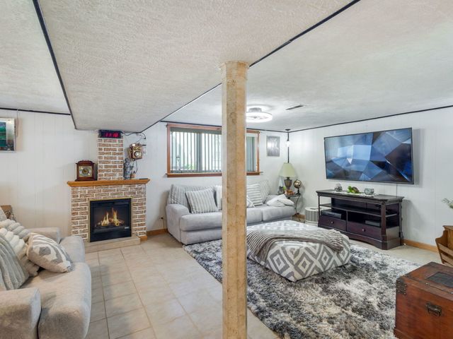 506 Forest Preserve Drive, Wood Dale, IL 60191