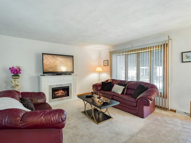 506 Forest Preserve Drive, Wood Dale, IL 60191