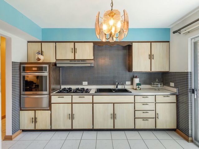 506 Forest Preserve Drive, Wood Dale, IL 60191